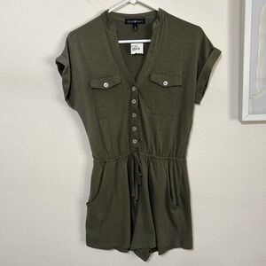 Derek Heart Utility Romper M Olive Green Collared Drawstring Pockets Soft Cotton